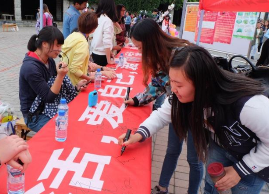 想要在大学入党，决定权在这两个人手里，学生提前了解很有必要