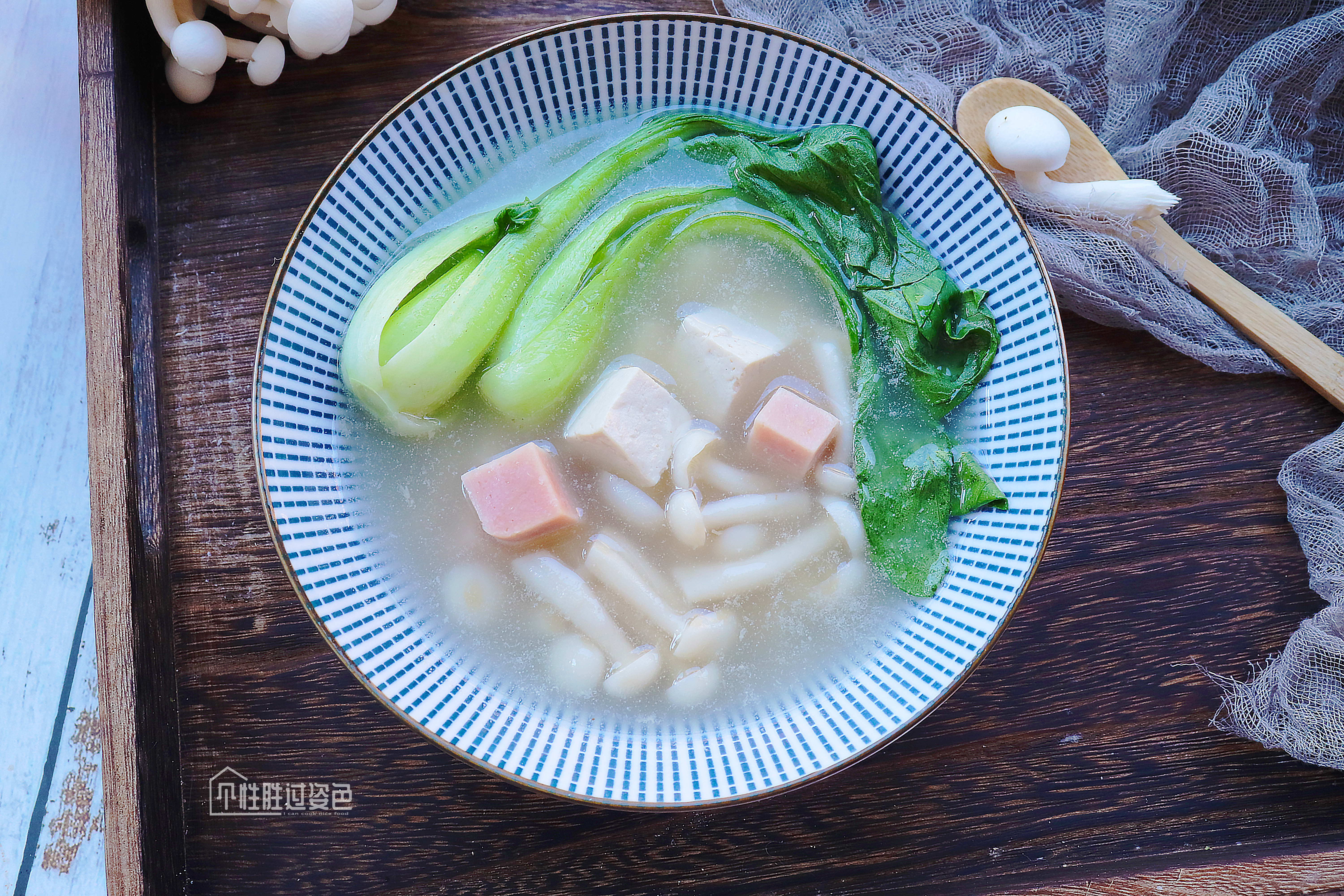 蟹味菇汤最简单的做法（6步做出鲜味十足有营养）