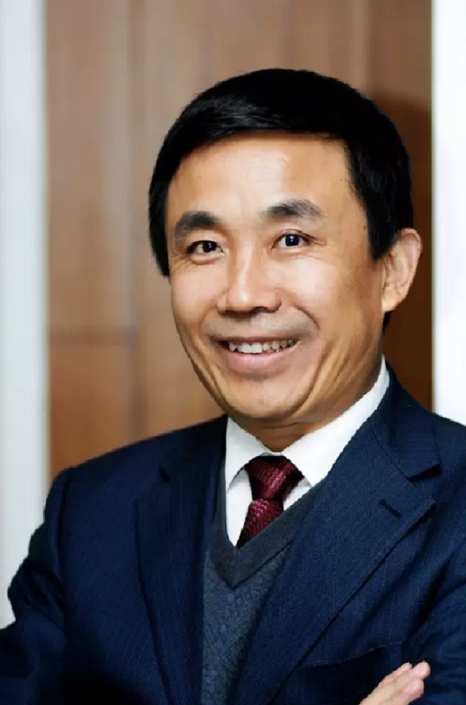 辞去央企职务，从炊事员到董事长，他登上胡润富豪榜，还在人民大会堂接受表彰！