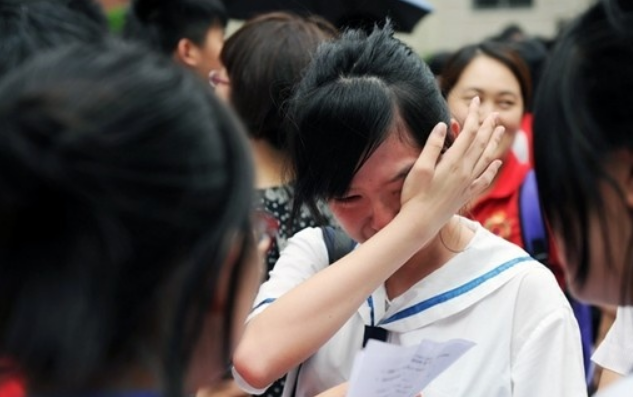 “高考入伍”和“毕业入伍”，退伍后差距明显，导员：有第三条路