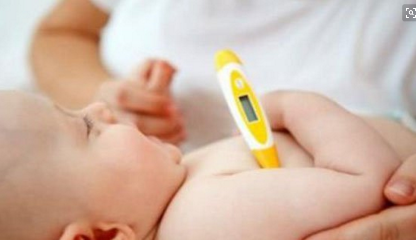 孩子发烧有件事比退烧更重要，2个降温方法见效快，别着急去医院