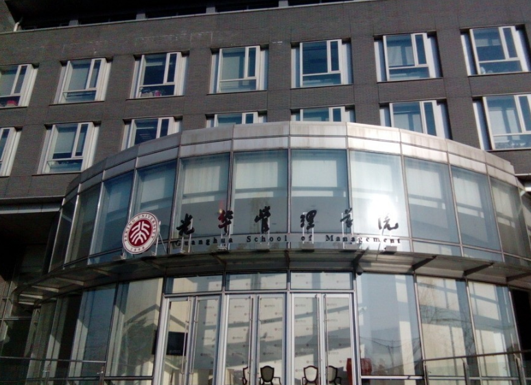 研究生“天价”学费专业曝光，最高费用60万，网友：贫穷限制想象