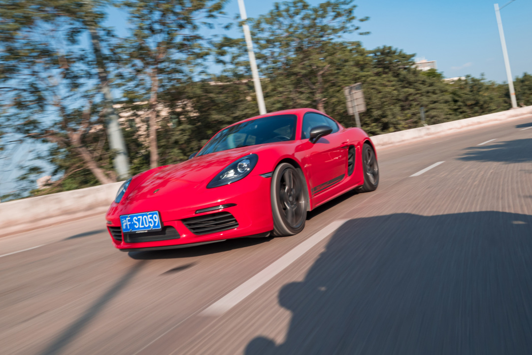 一见倾心，再见无法自拔！试驾保时捷718 Cayman T