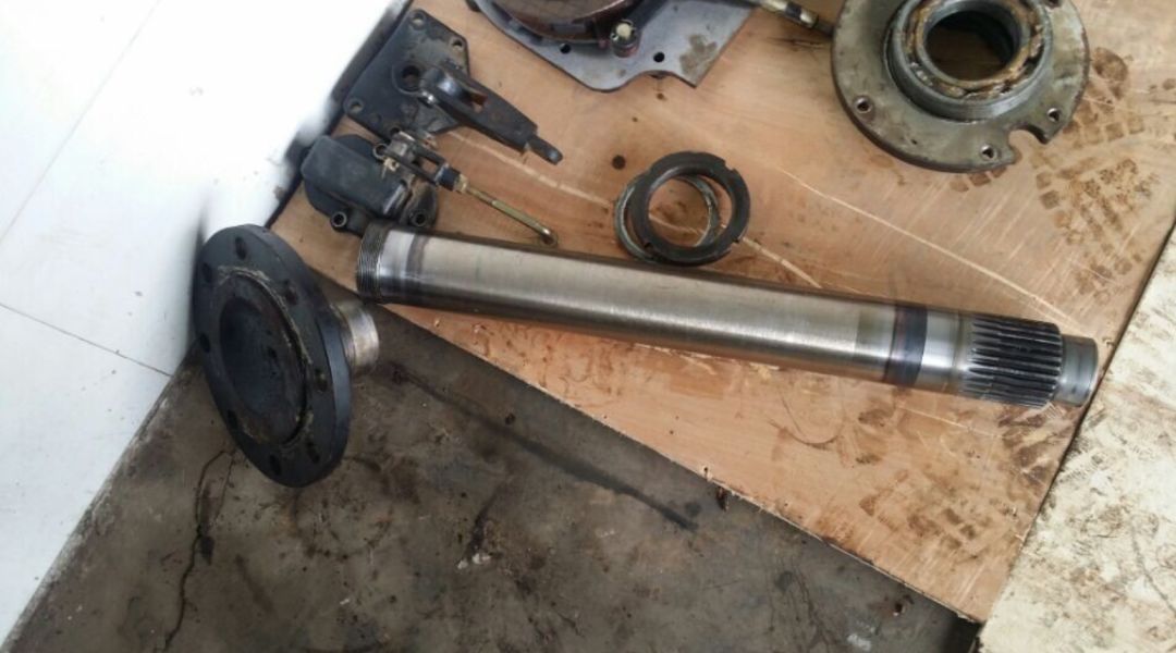 為什么拖拉機(jī)掛檔后沒反應(yīng)，踩下剎車后反而行走？農(nóng)機(jī)專家來揭秘