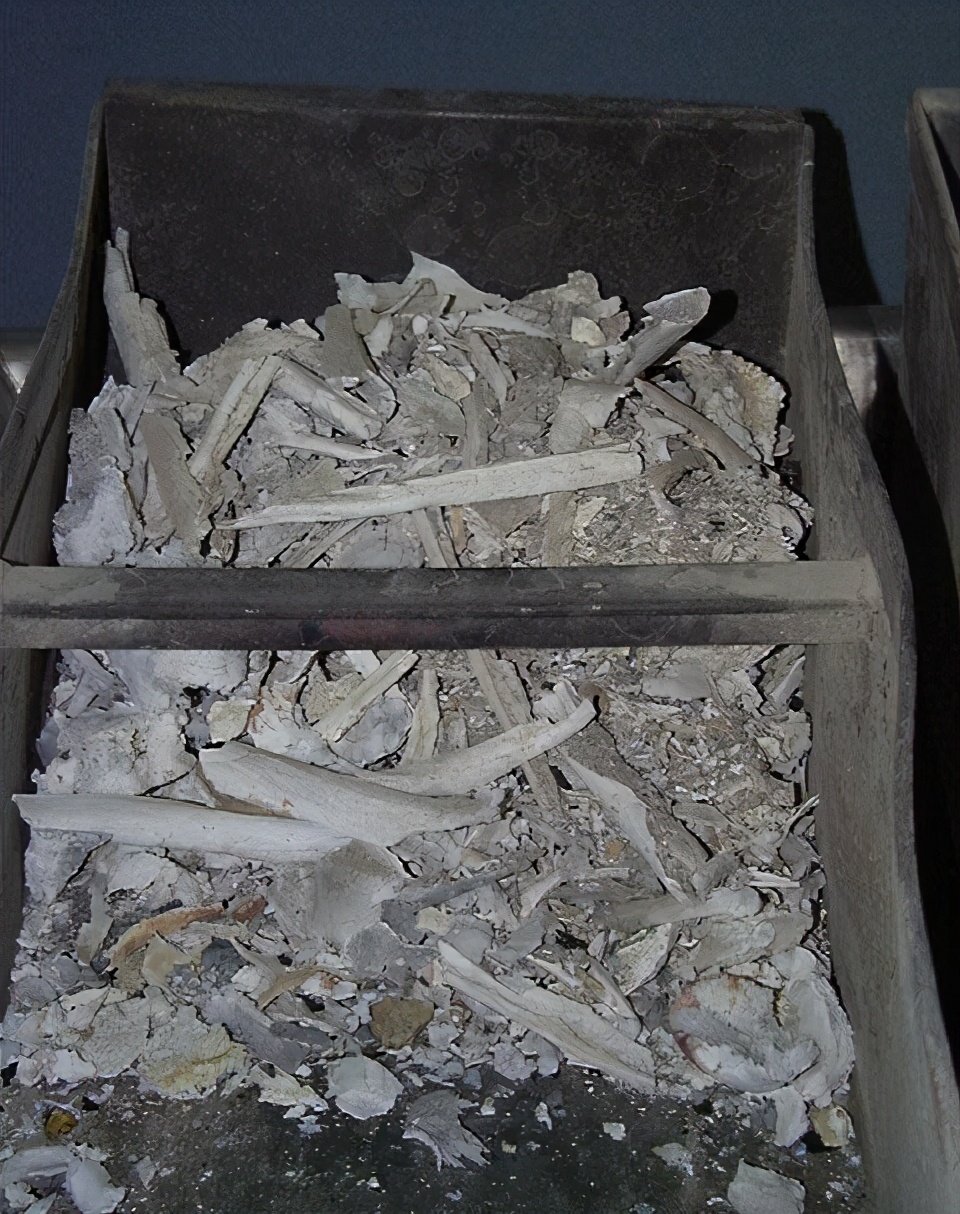 火葬场火化是一个什么样的过程，骨灰最终会变成什么？