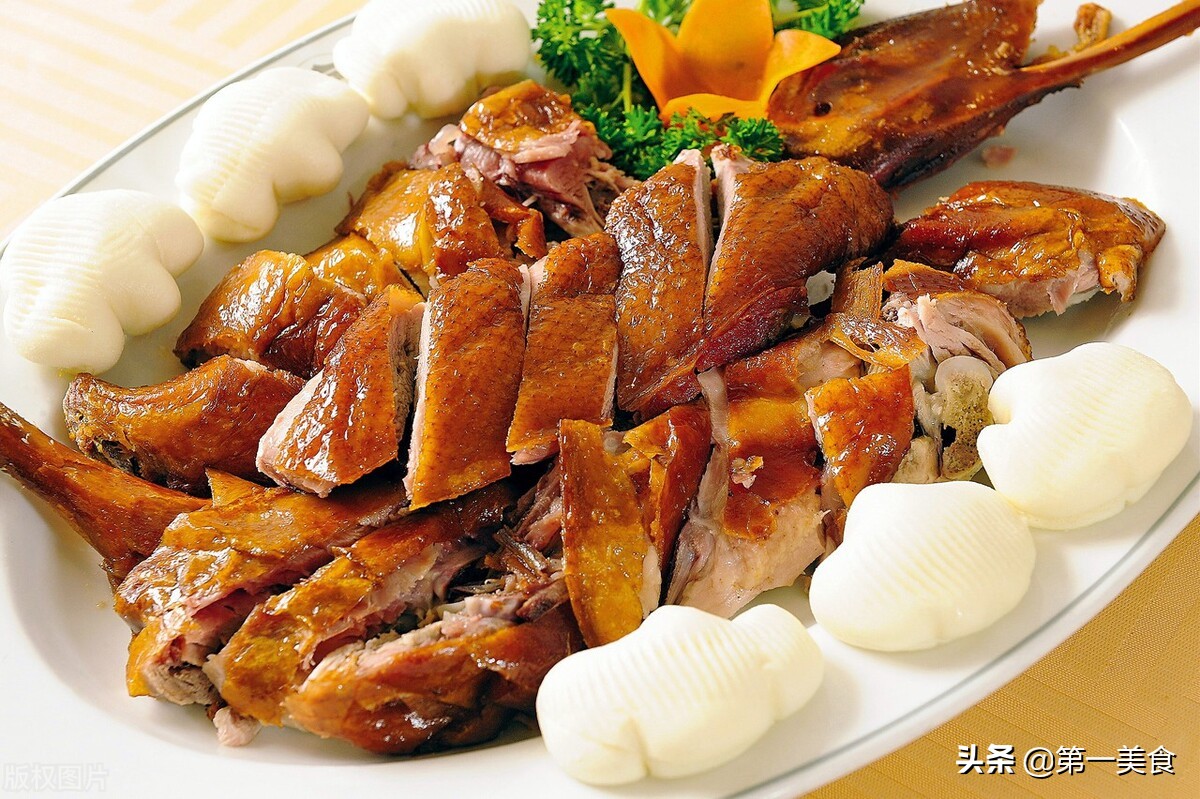中国八大菜系分别以川、鲁、粤、苏、闽、浙、湘、徽菜为代表，各有千秋。