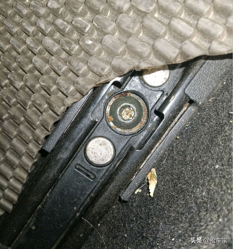 家轿典范，舒适性同级无敌，9万买辆才7万公里的日产天籁值不值？