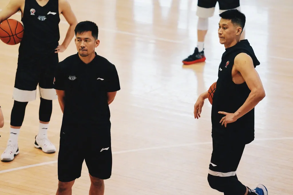 林书豪去了nba哪些球队(林书豪宣布离开CBA！六支NBA球队看上他！林疯狂回来了)