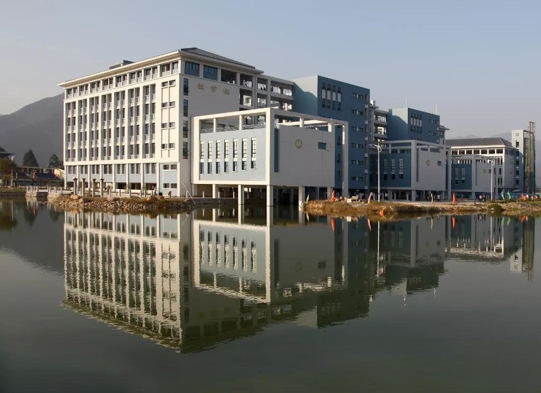 成绩在本科线附近，何不选择这三所医学专科学校，就业也不差