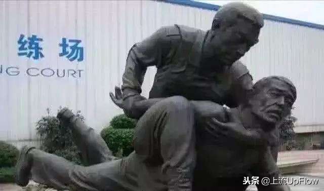 校园雕塑，当代大学生的快乐源泉！