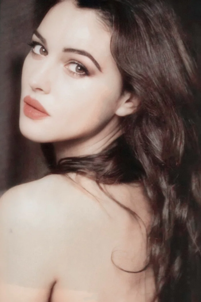 贝鲁奇推向全世界,成为无数男人迷恋的绮梦.