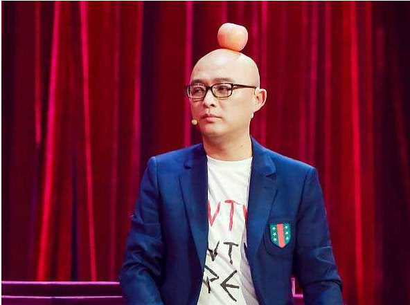 他是“江苏一哥”孟非，曾娶初恋女友为妻，今49岁一家三口超幸福