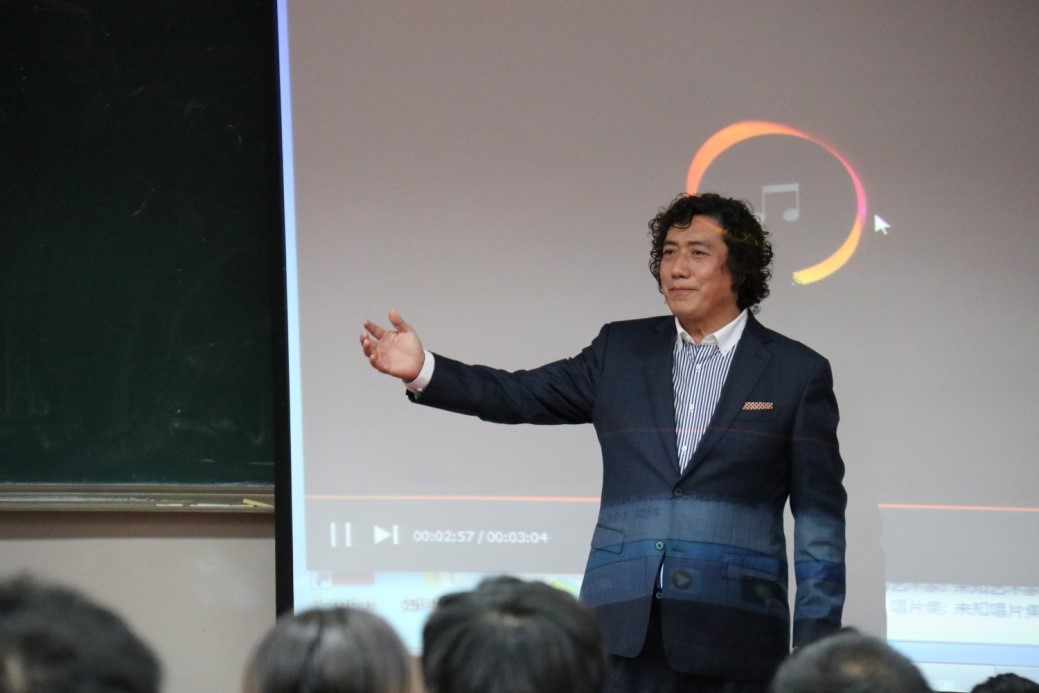 大连理工大学赵岩老师讲解“如何科学用嗓”