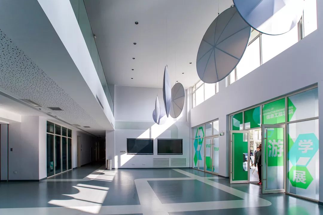 西安这座学费高达3万的大学，凭什么比985、211还受人欢迎？