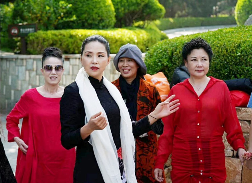 辽东半岛滨城大连一道靓丽风景——大连俏佳人模特艺术团