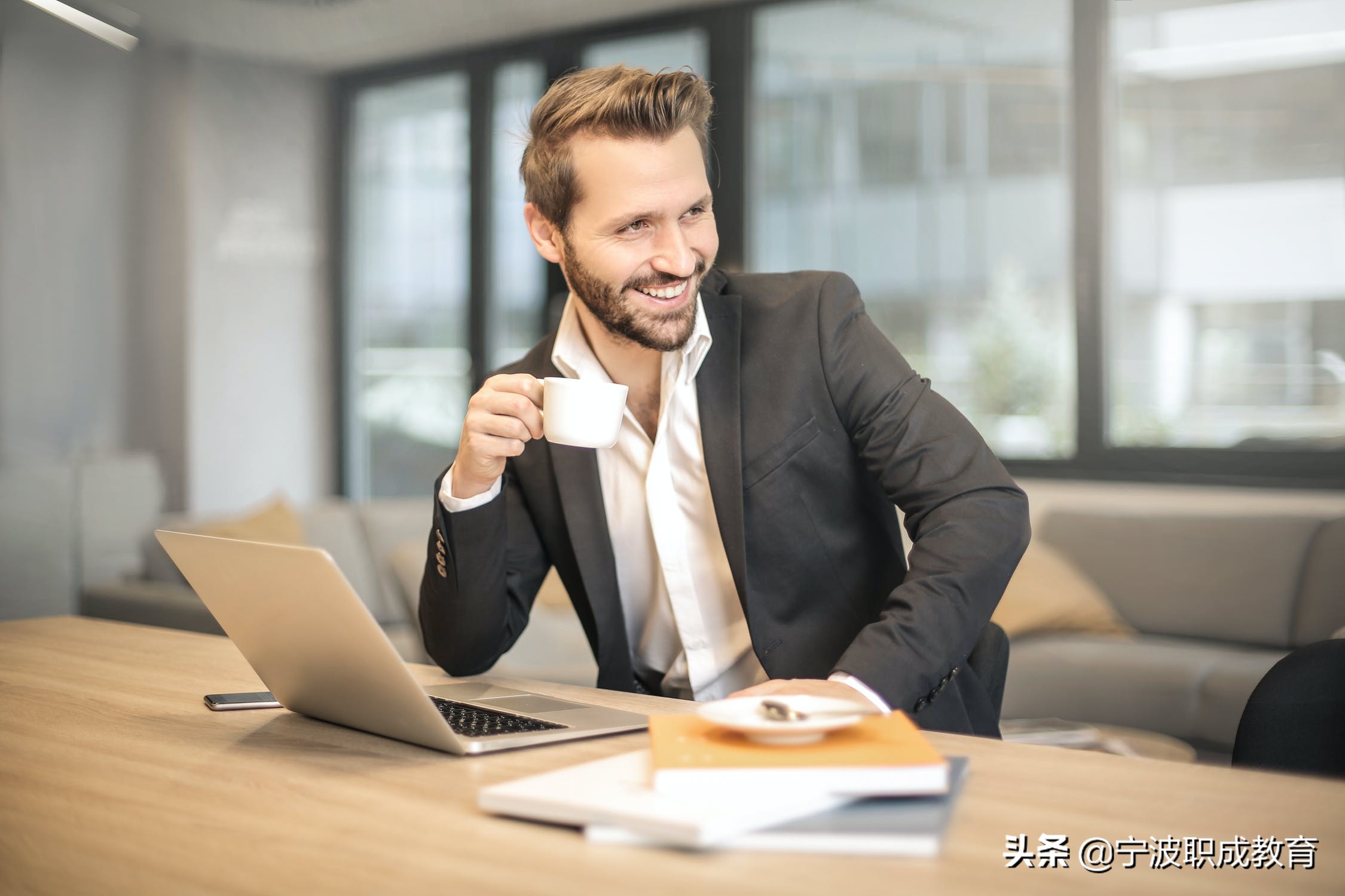 成人高考可以考哪些大学？成人高考和自考有什么区别？