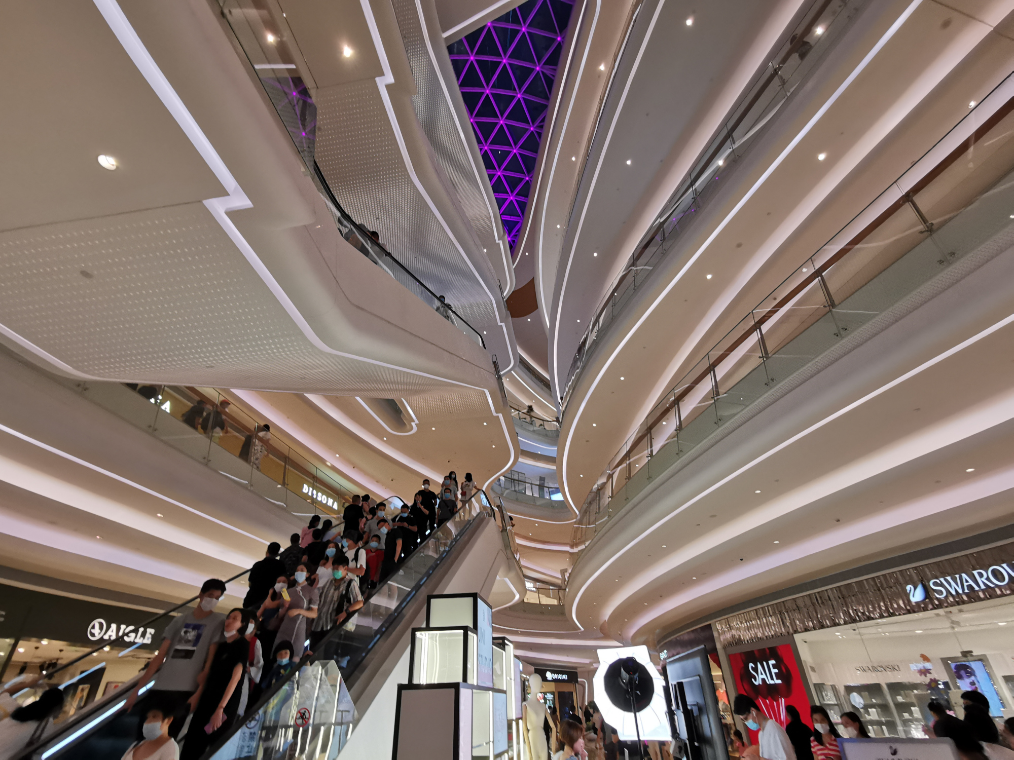 實拍深圳規模最大的購物綜合體，逛著逛著就迷了路！