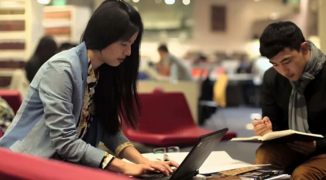 满足这3个条件的大学生，可直接成为“公务员”，且还是储备干部