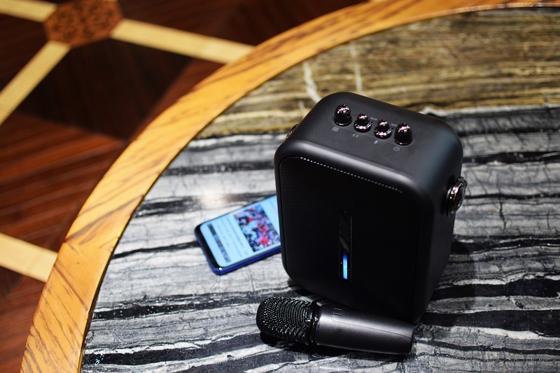 嗨起来 艾特铭客M18 K歌蓝牙音箱+无线K歌麦克风