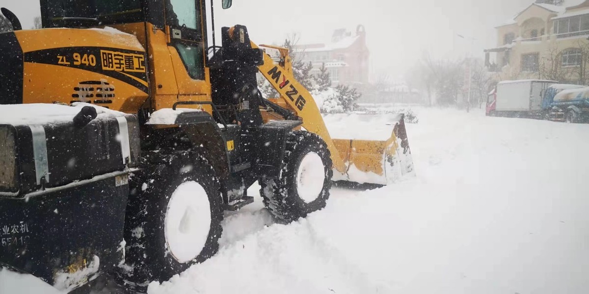 15辆铲车来小区除雪，这阵仗，以前没见过