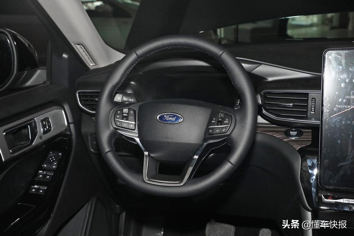 35万元级6座中大型SUV，福特探险者、凯迪拉克XT6如何选？