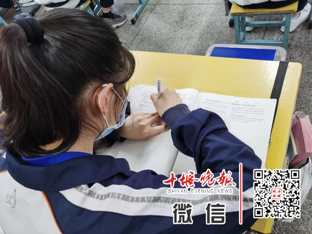 今天开学！刚刚在十堰这些学校拍下，这一幕等了太久