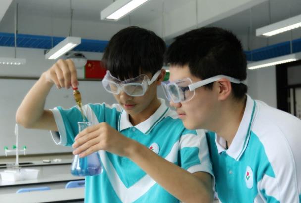 对视力有要求的4类专业，近视学生或不能报考，成绩再好也难录取