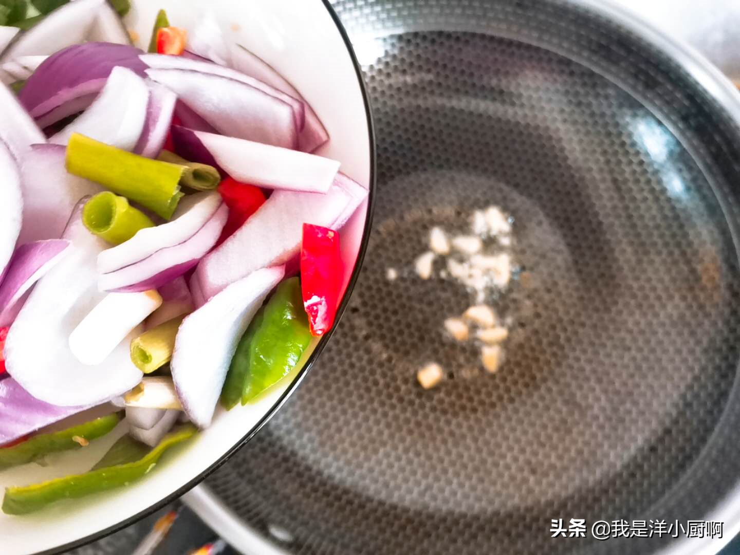 家常爆炒鱿鱼的做法（家常做法制作简单口感Q弹没腥味）