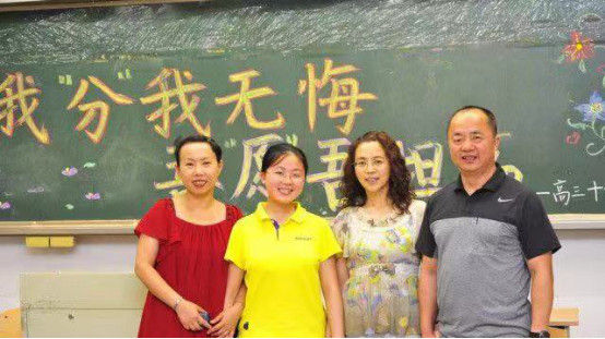 连续两届辽宁高考状元，56万奖金都拴不住，从港大退学、重考北大