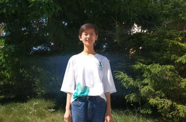 高考前连手机都没有，她却以688分考进北大，这个高考状元要点赞