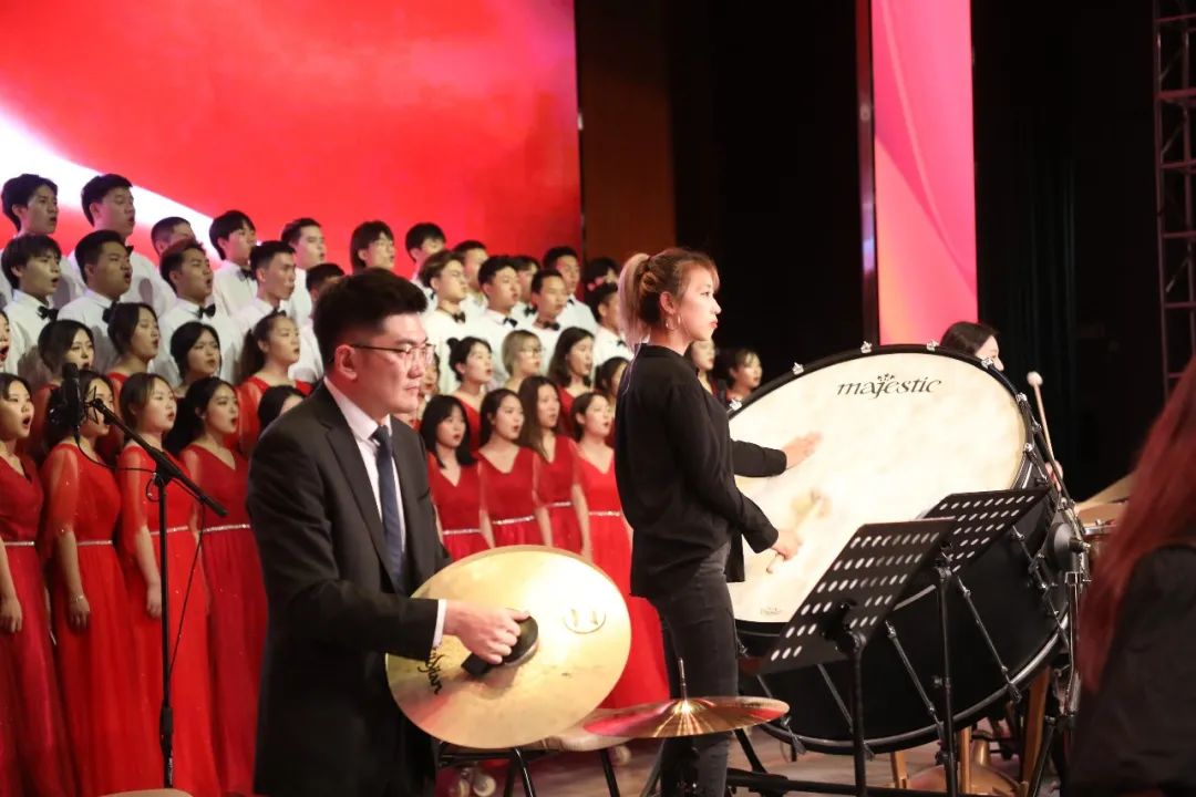 点燃爱国热情！成都文理学院用主题音乐党课，献礼建党100周年