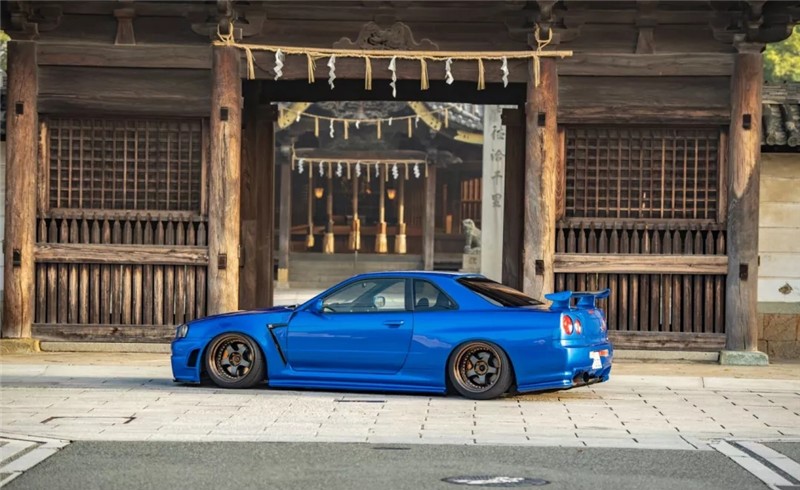一台我们可以“仔细打量改装”的日产战神GTR R34 !