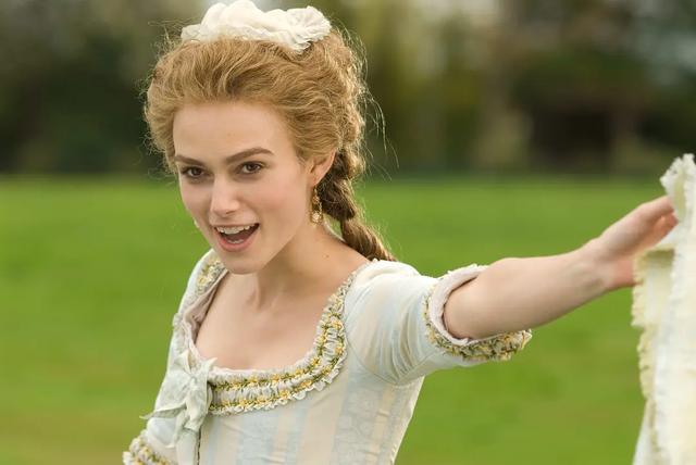 真事改编《公爵夫人》因生不出儿子,被丈夫"教育"活得狼狈不堪