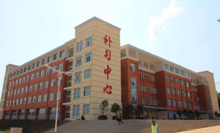 “毛坦厂”中学厉害了，明码标价招收复读生，根据高考成绩收费