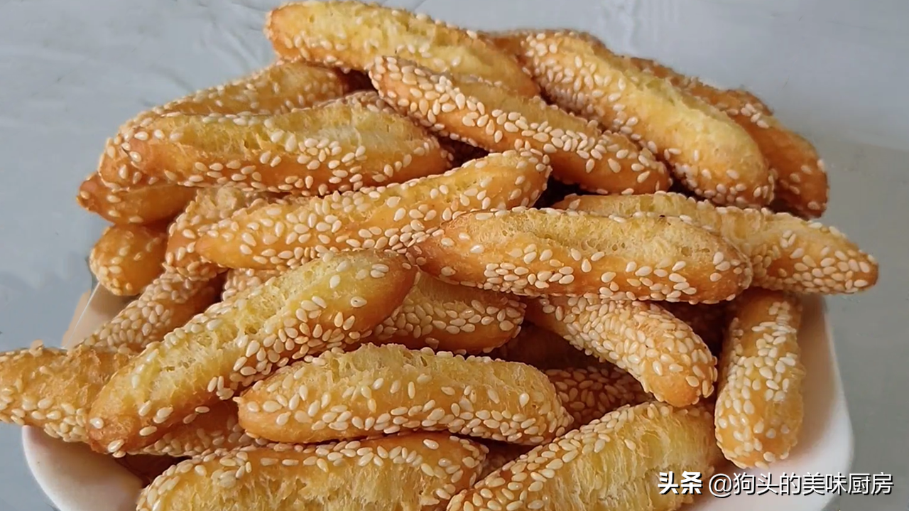 5块钱一斤的手指饼，2碗面粉1个鸡蛋，教你在家做，香酥可口