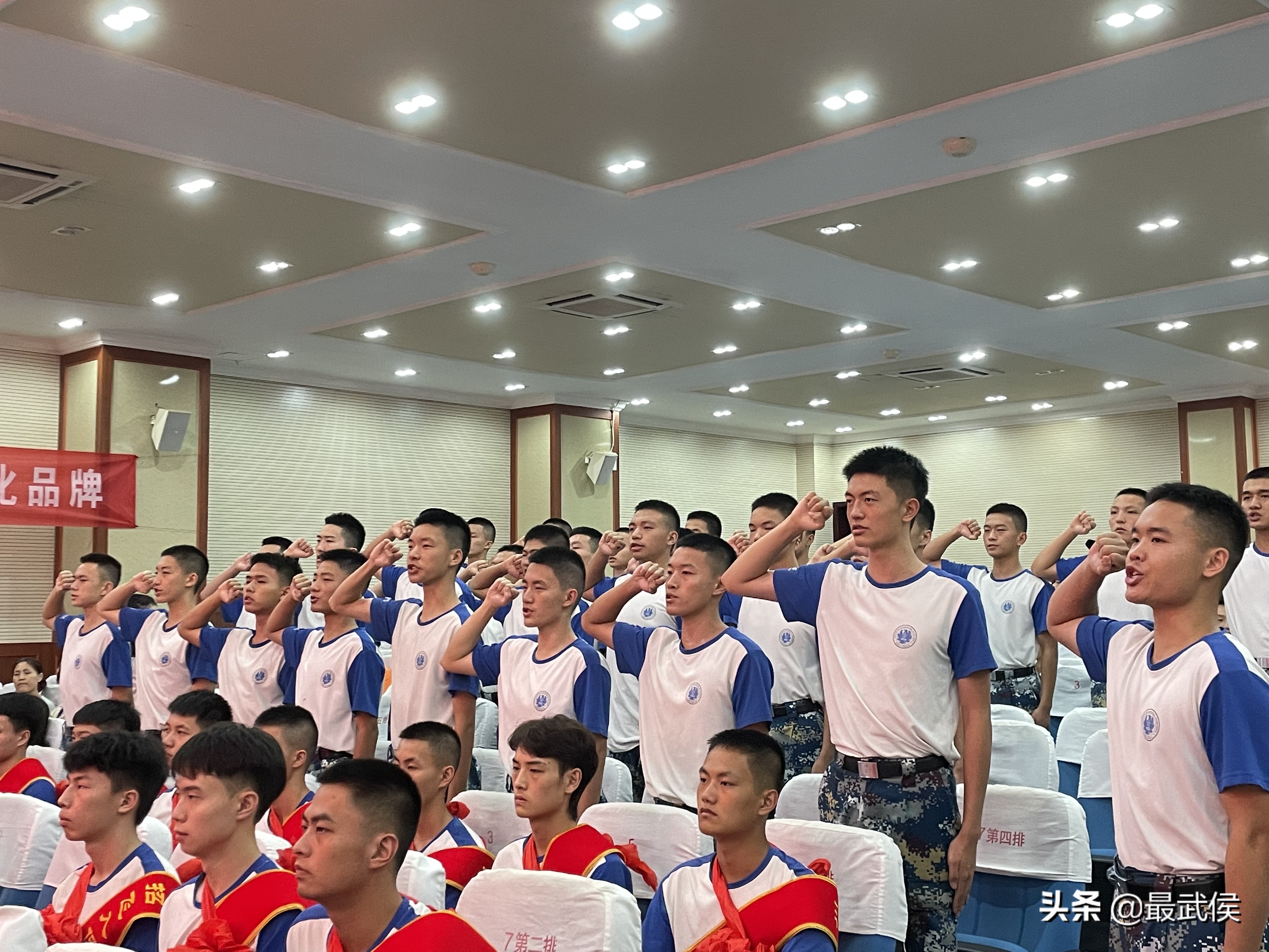 什么是“双学籍”飞行员？这所学校4年7人入选，清华北大任选！