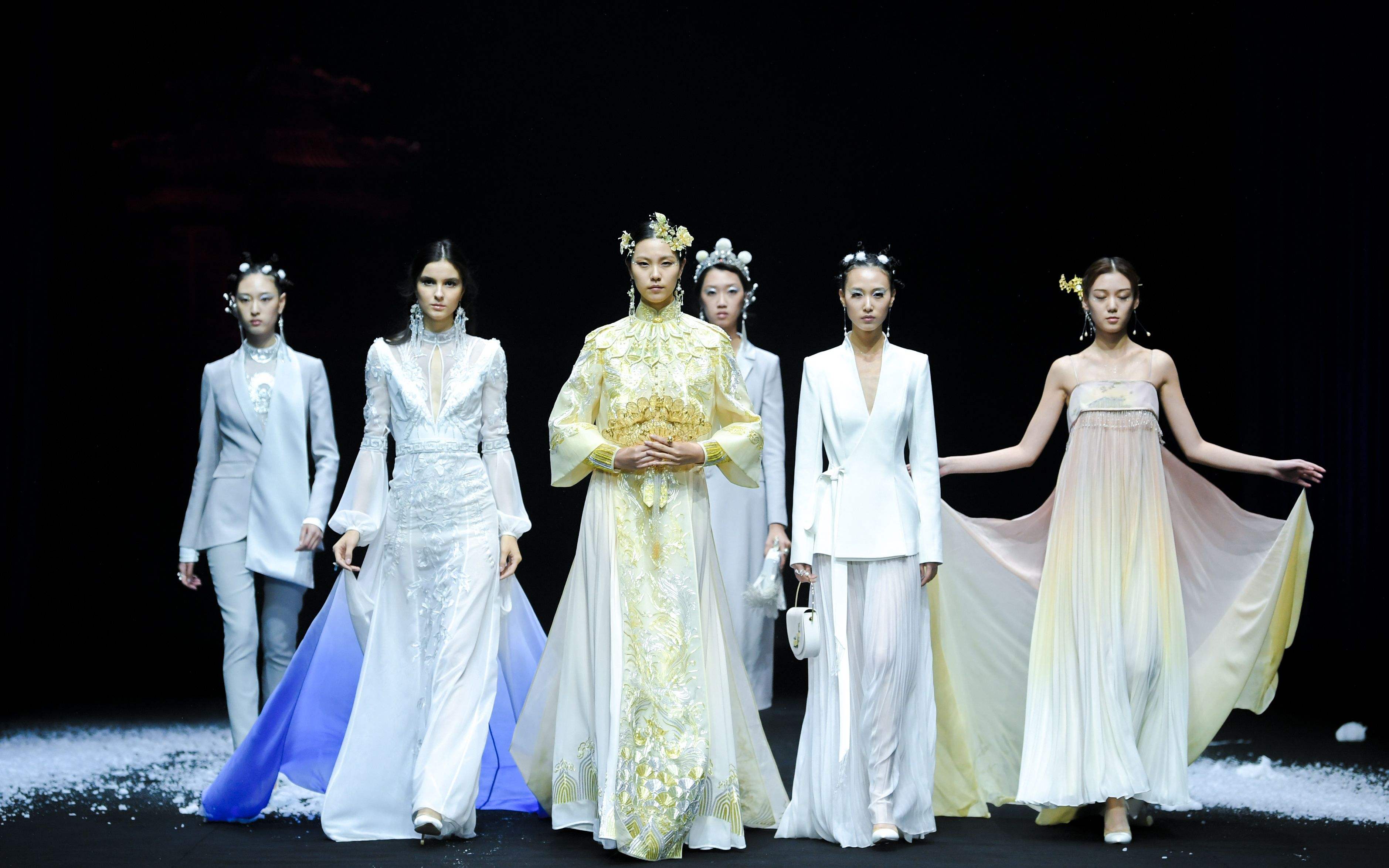 美邦、森马、巴拉巴拉、安奈儿、哥弟、以纯、鸿星尔克、柒牌、九牧王、雅鹿等。