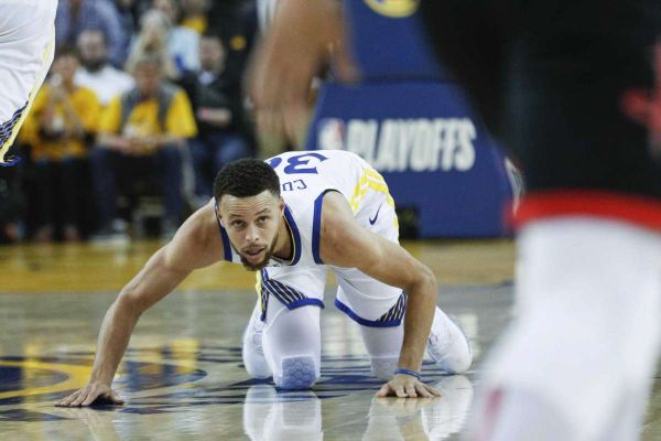 为什么说nba是双重标准(对于库里和哈登，NBA裁判太过双重标准)