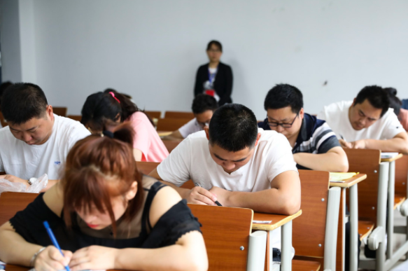 大学考试和高中考试差别不小，期末满分也可能会挂科，新生要知晓