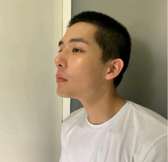 “学霸级校草”：高考裸分614上传媒大学，集颜值与实力于一身