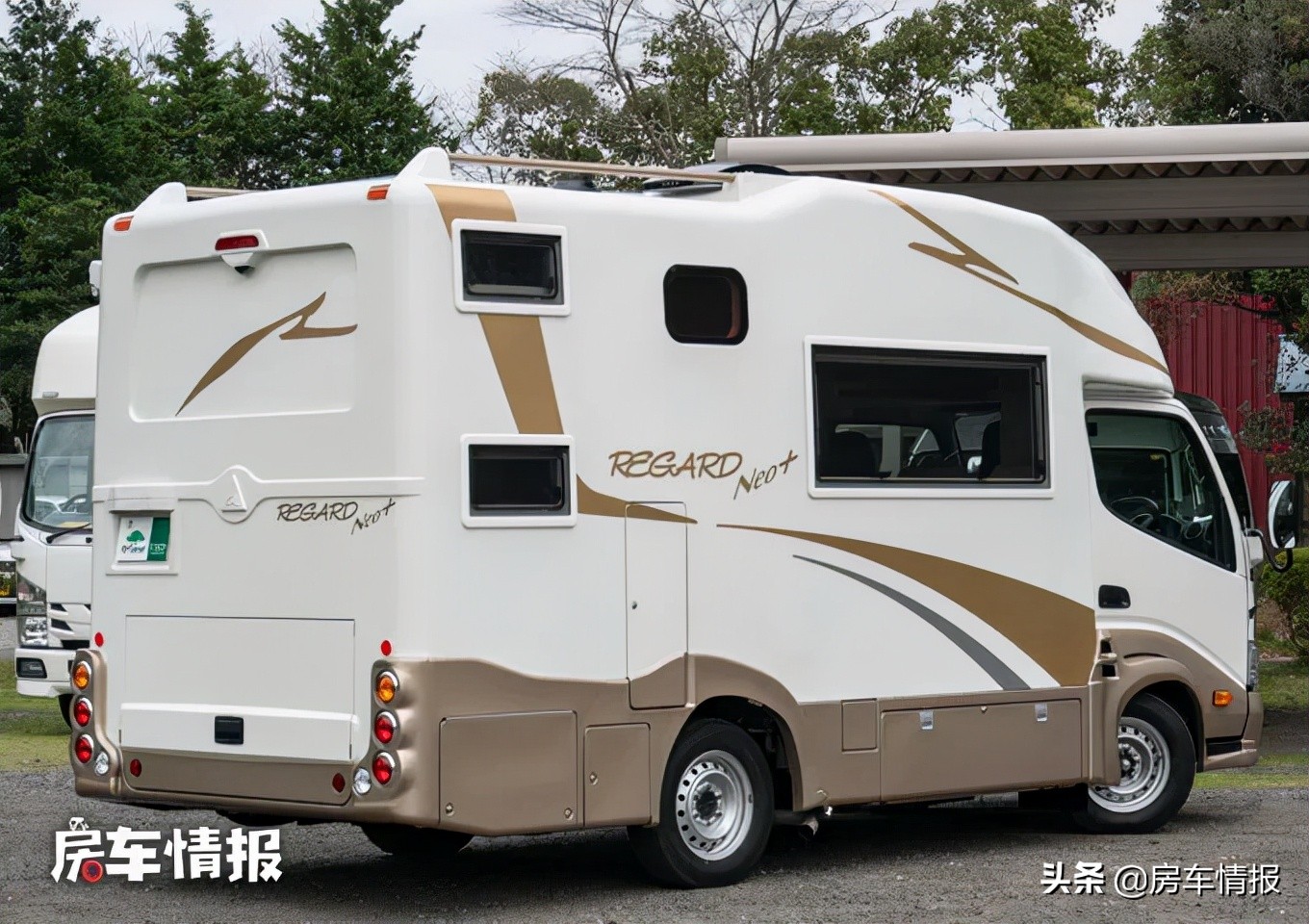 丰田平头房车超实用，3.0T动力带四驱，仅5米长能住6人带大储物箱