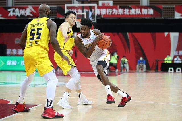 为什么cba有秒(NBA比赛中容易见到的三双，为什么在CBA球场上却鲜有球员做到？)