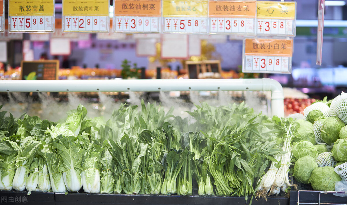 在上海中式快餐大食堂，2个菜1份米饭花了30多元，你觉得贵吗？