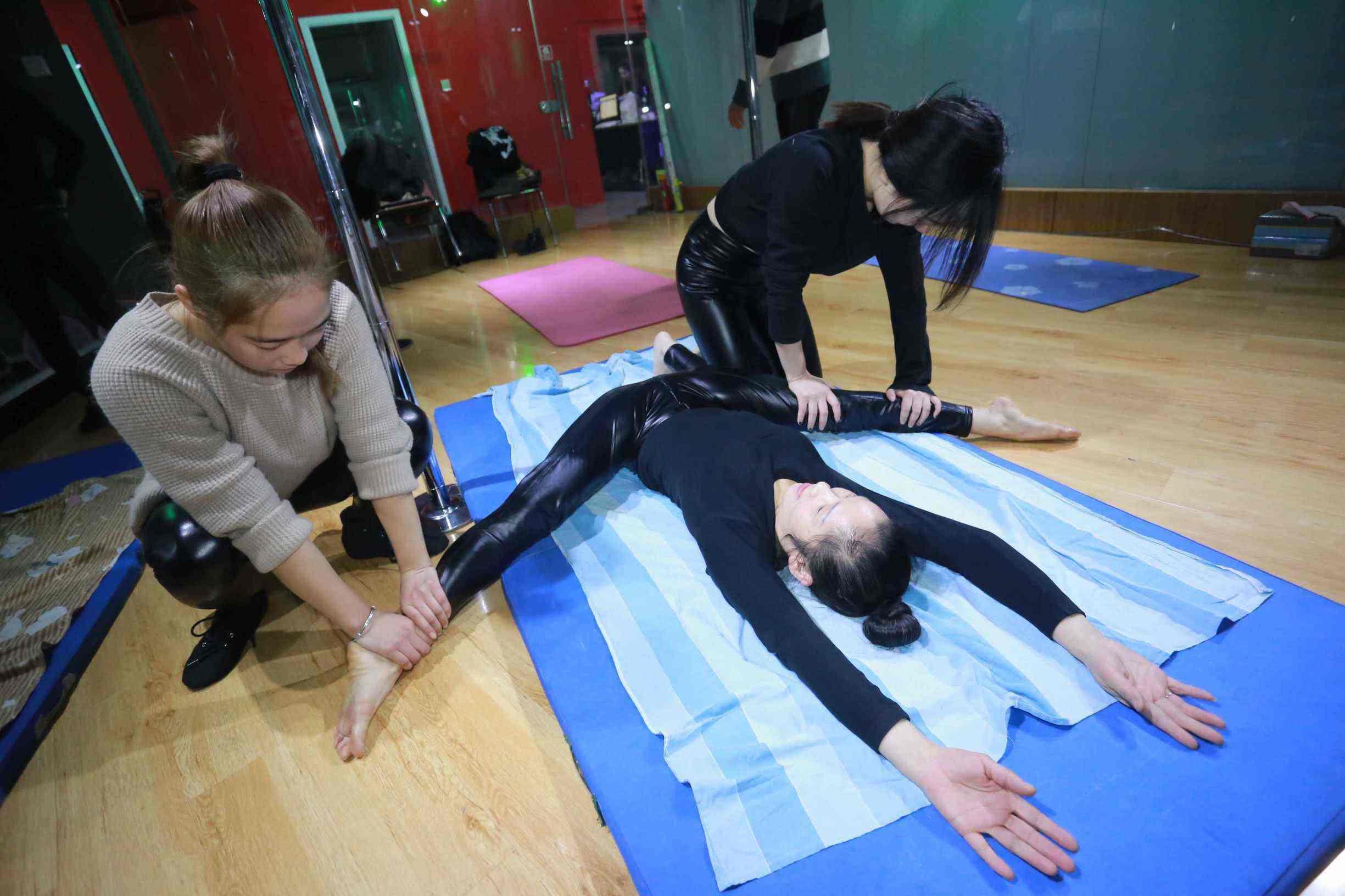 有一种痛叫舞蹈艺考生肌肉撕裂的痛,你还敢报考吗?