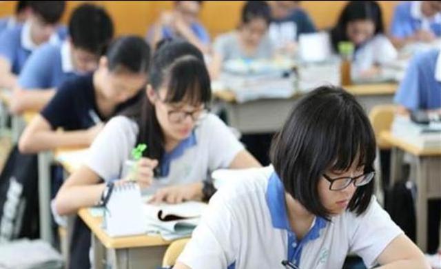 高考能不能比模拟成绩高，高三老师道出真相，听到解释后放心了