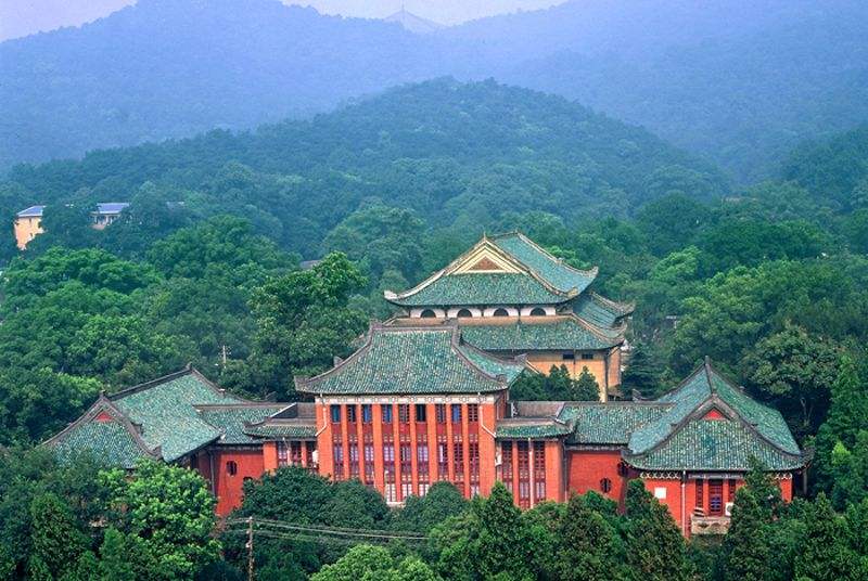 69人放弃入学资格，湖南大学水平到底怎样，值不值得报考？