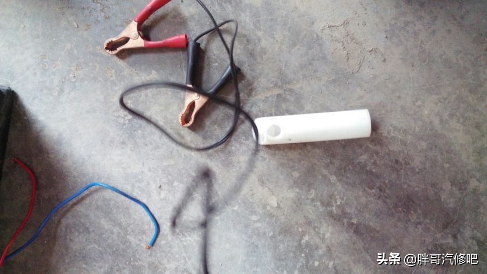 奥迪A6L发动机抖动漏油，胖哥清洗高压喷油嘴，更换机油散热垫