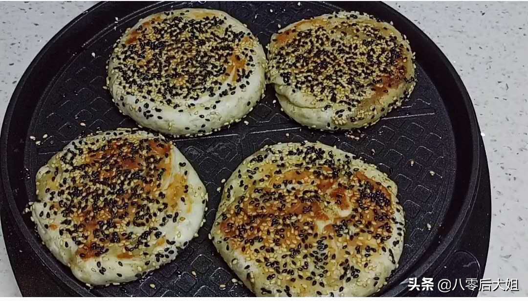 咸煎饼的做法和配方（手把手教你做咸煎饼好吃还不腻）