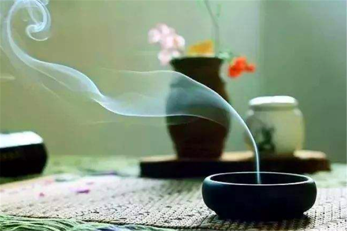 食不知味，心绪难安，古云“胃虚则厌食，情郁则无味”