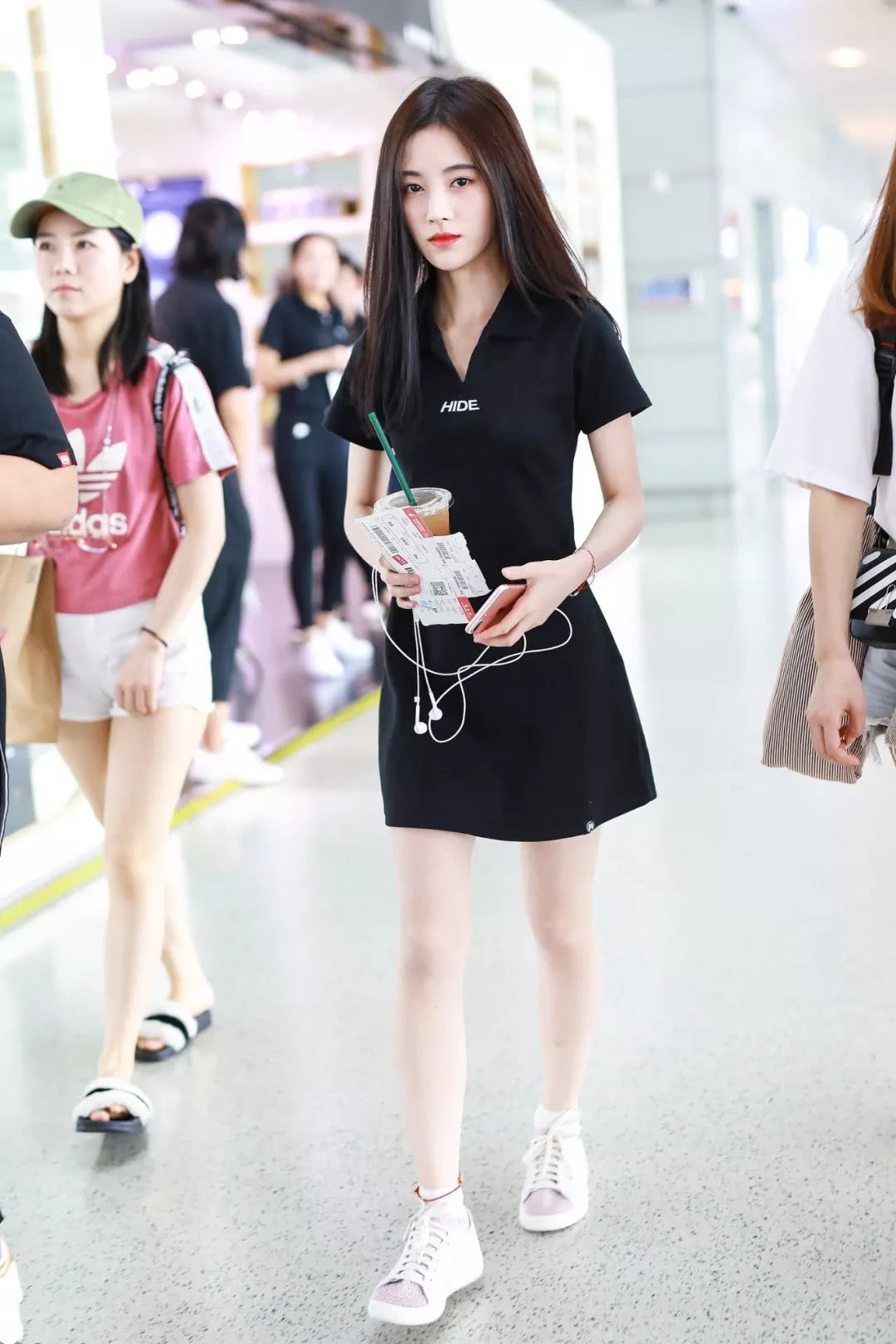 穿“POLO裙”的女人有多减龄？夏天最全的POLO裙穿搭，谁穿谁美